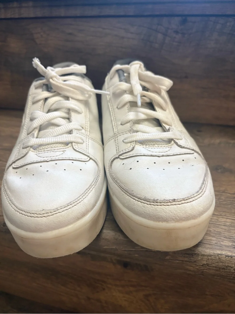 Skechers White Low-Top Sneakers